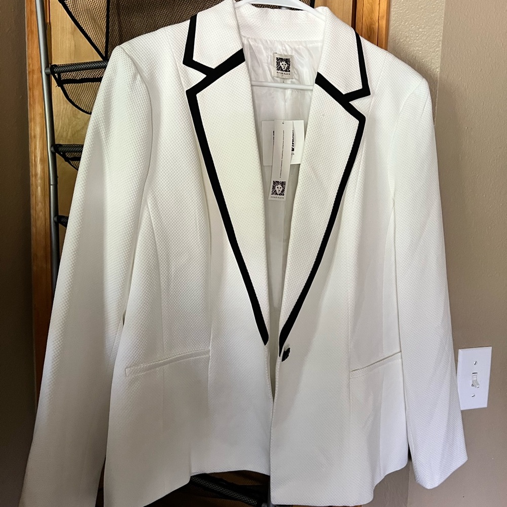 Anne Klein Blazer. Solid